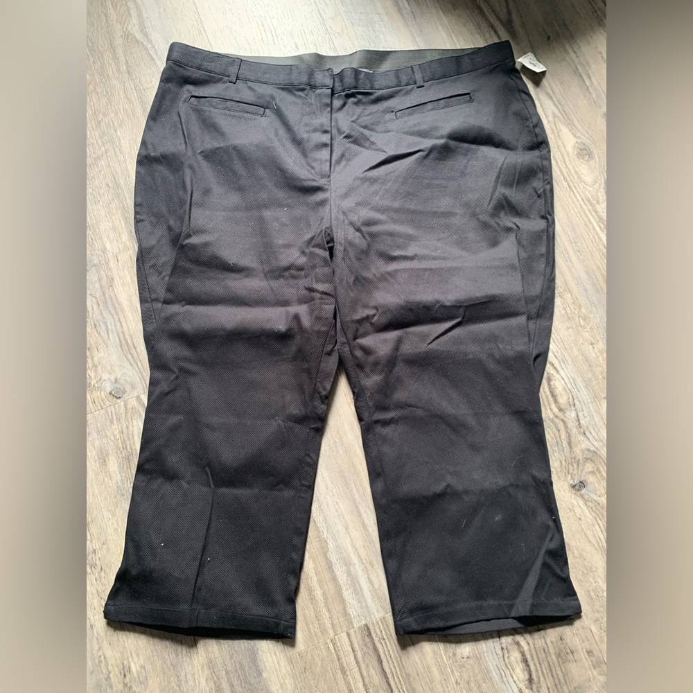 New with tags. Black textured ankle pants